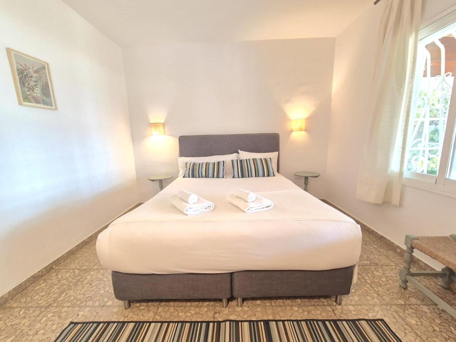 Villa Alboran Beachfront 9Pax Torre de Benagalbon Zewnętrze zdjęcie