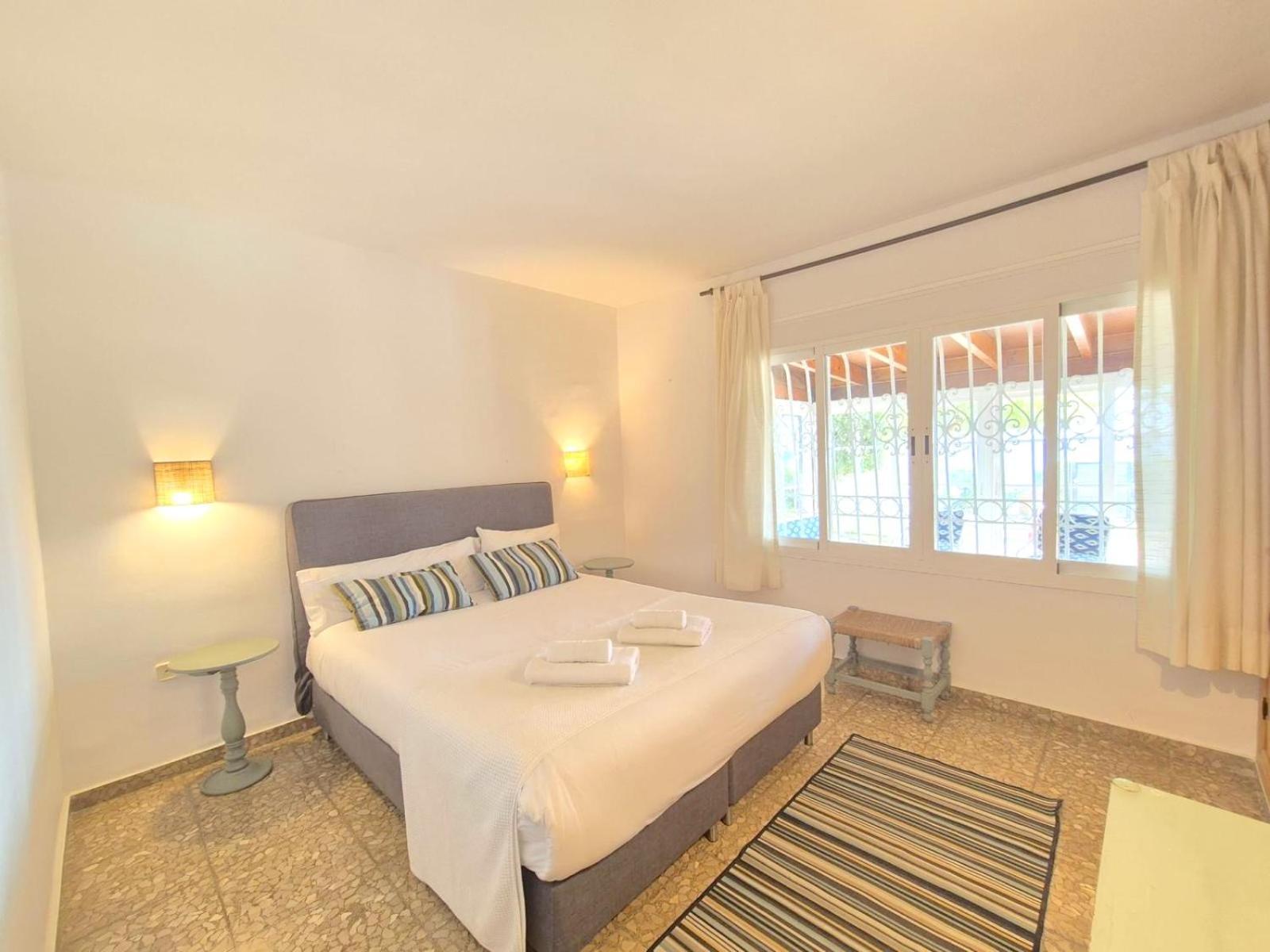 Villa Alboran Beachfront 9Pax Torre de Benagalbon Zewnętrze zdjęcie
