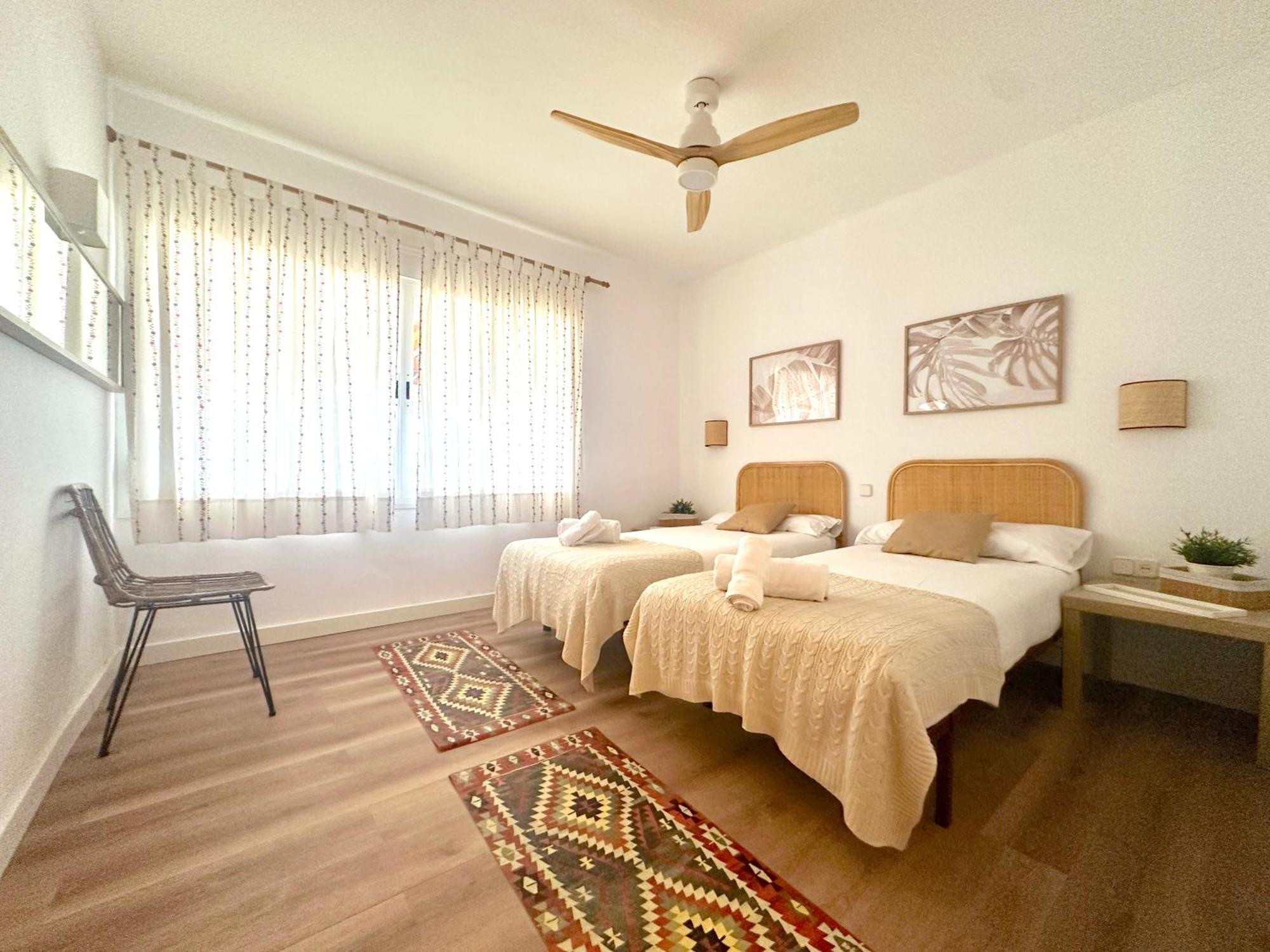 Villa Alboran Beachfront 9Pax Torre de Benagalbon Zewnętrze zdjęcie