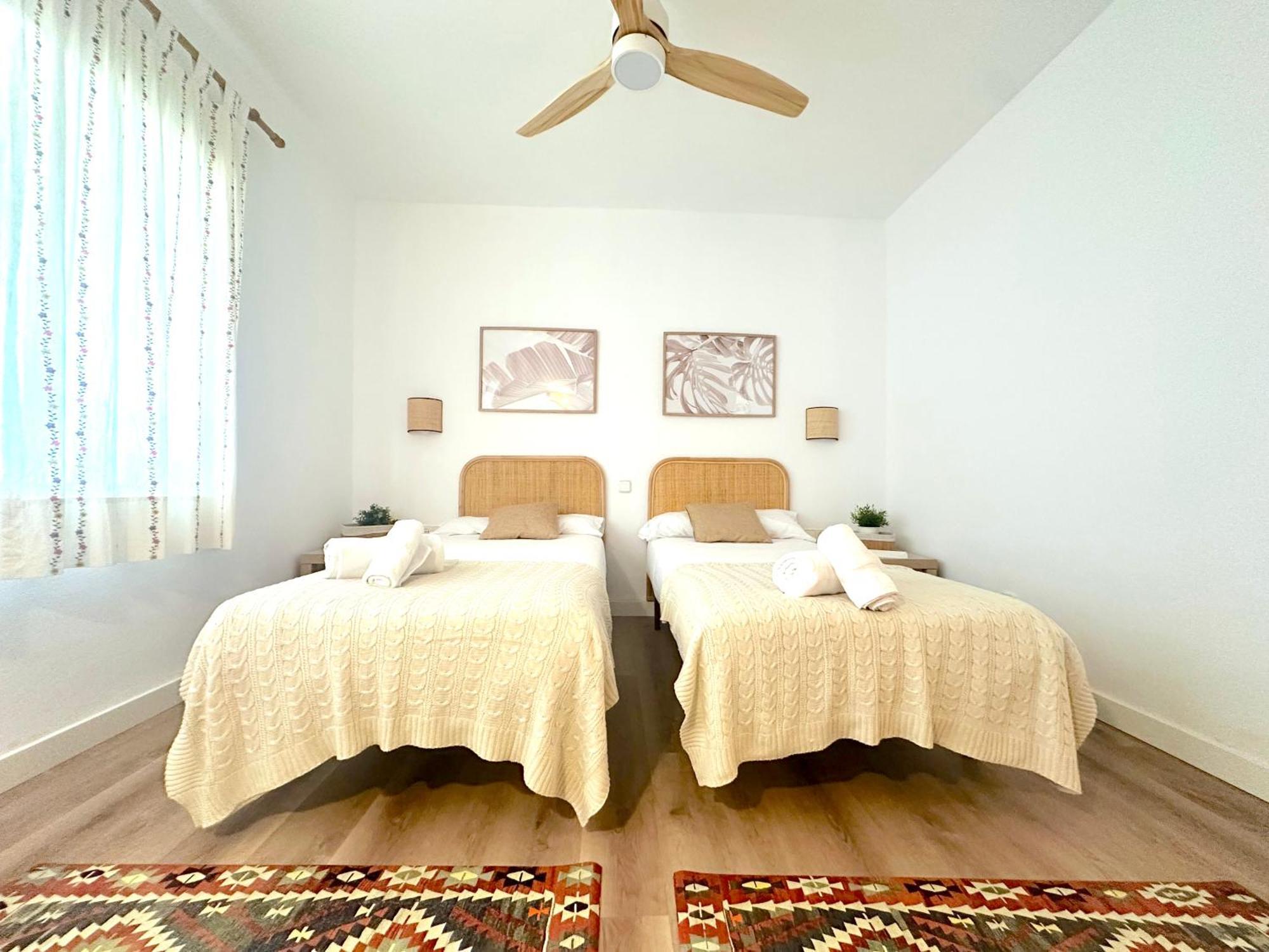 Villa Alboran Beachfront 9Pax Torre de Benagalbon Zewnętrze zdjęcie