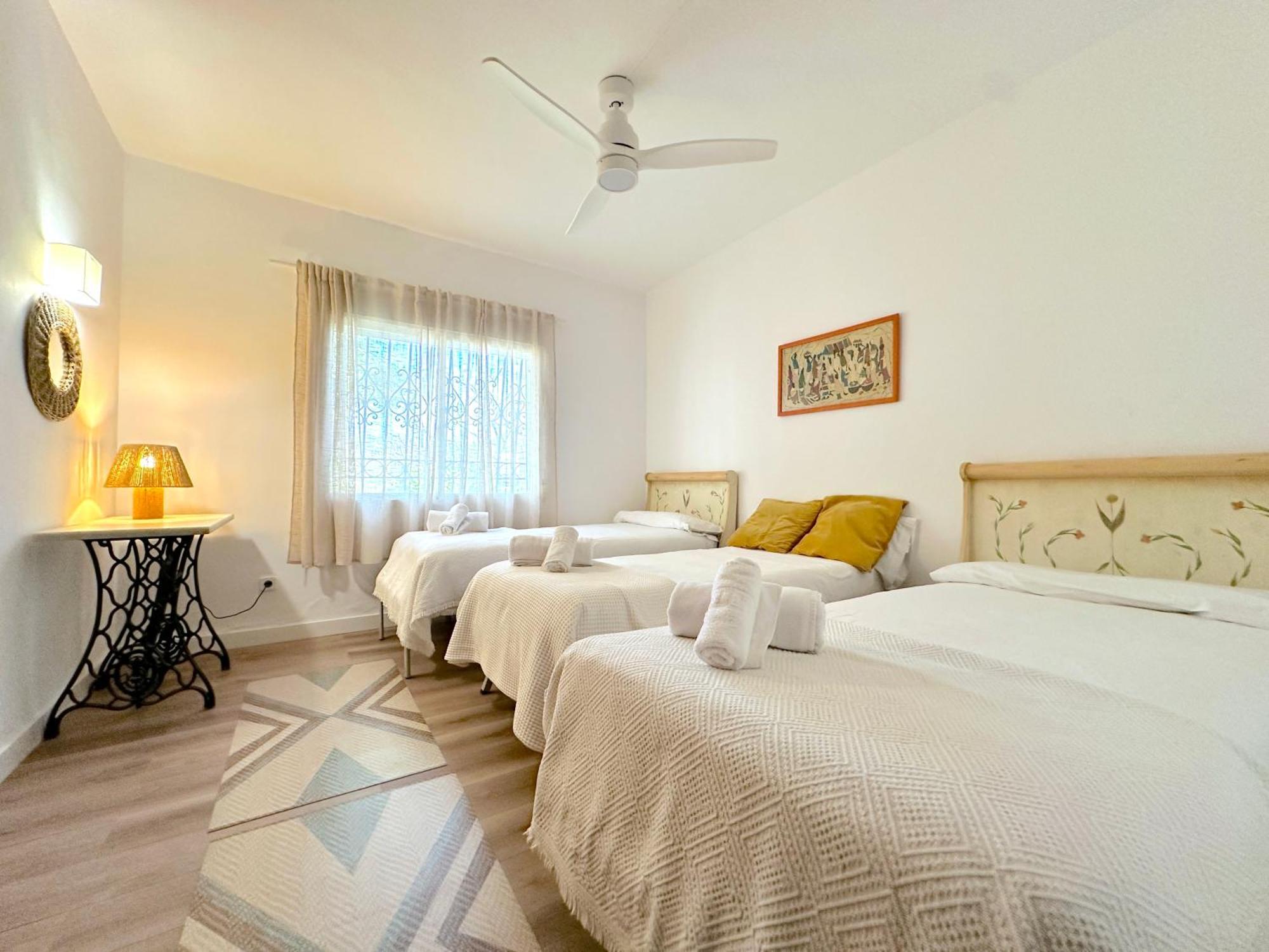 Villa Alboran Beachfront 9Pax Torre de Benagalbon Zewnętrze zdjęcie