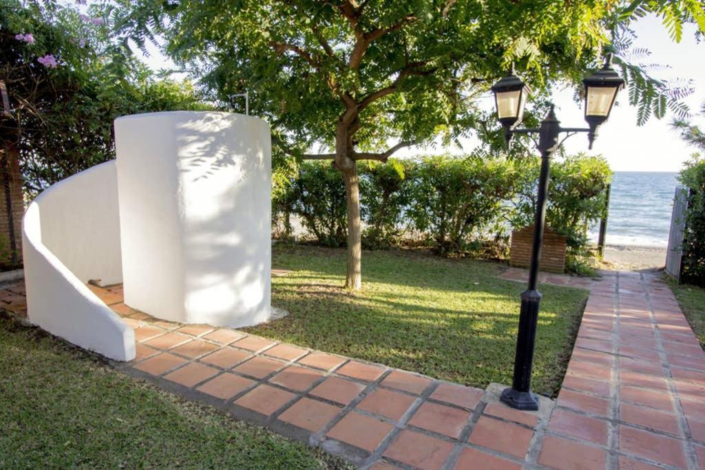 Villa Alboran Beachfront 9Pax Torre de Benagalbon Zewnętrze zdjęcie