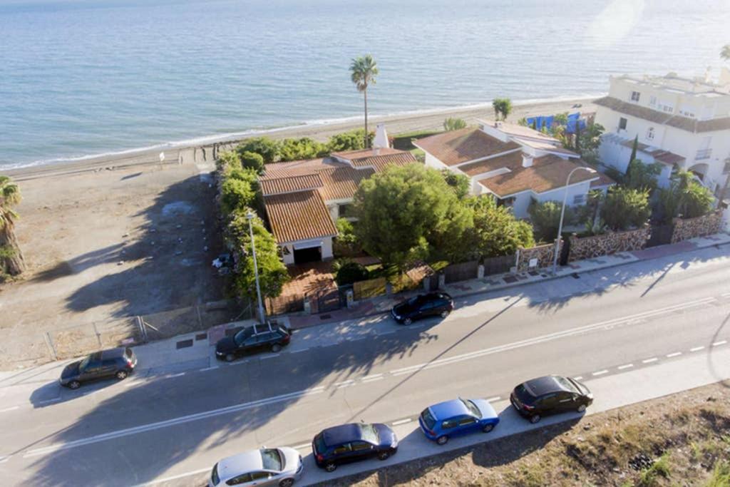 Villa Alboran Beachfront 9Pax Torre de Benagalbon Zewnętrze zdjęcie